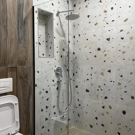 Sarantorini Sarande